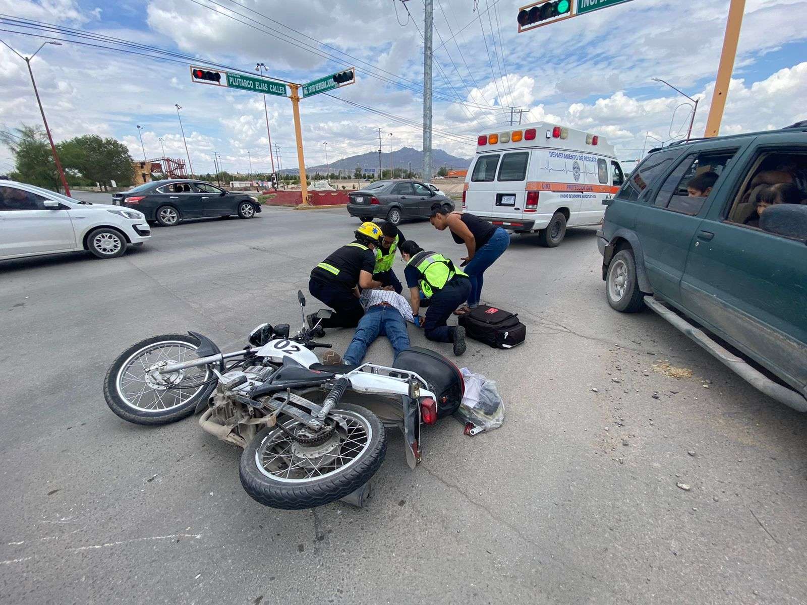 Video Sale Volando Motociclista Tras Ser Impactado Por Auto El Bordo