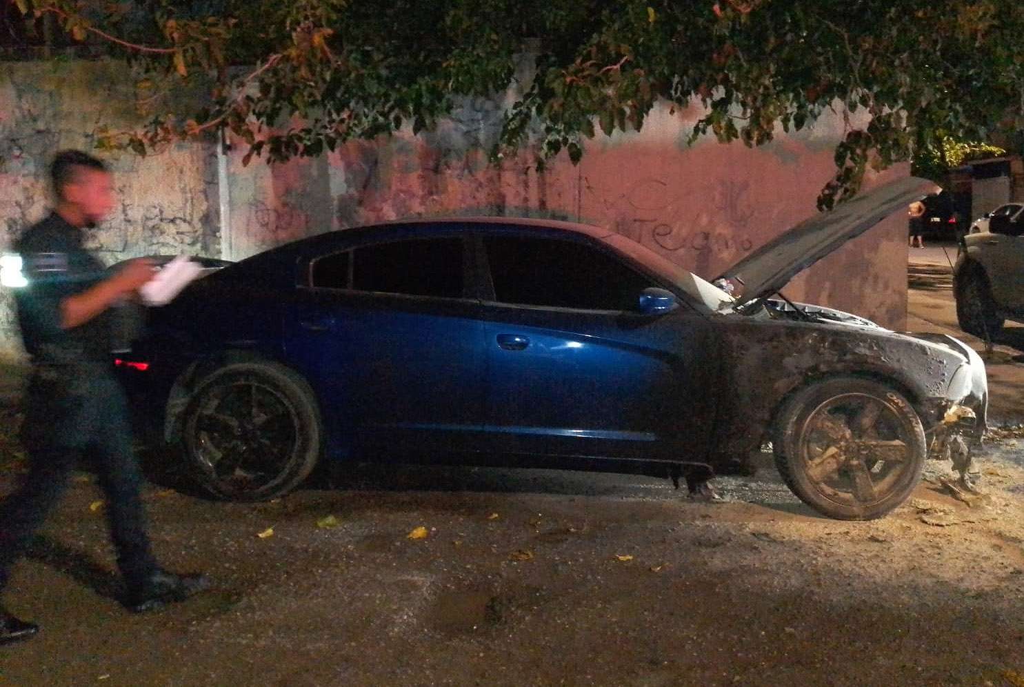 Le prenden fuego a carro en la Infonavit Juárez Nuevo El Bordo