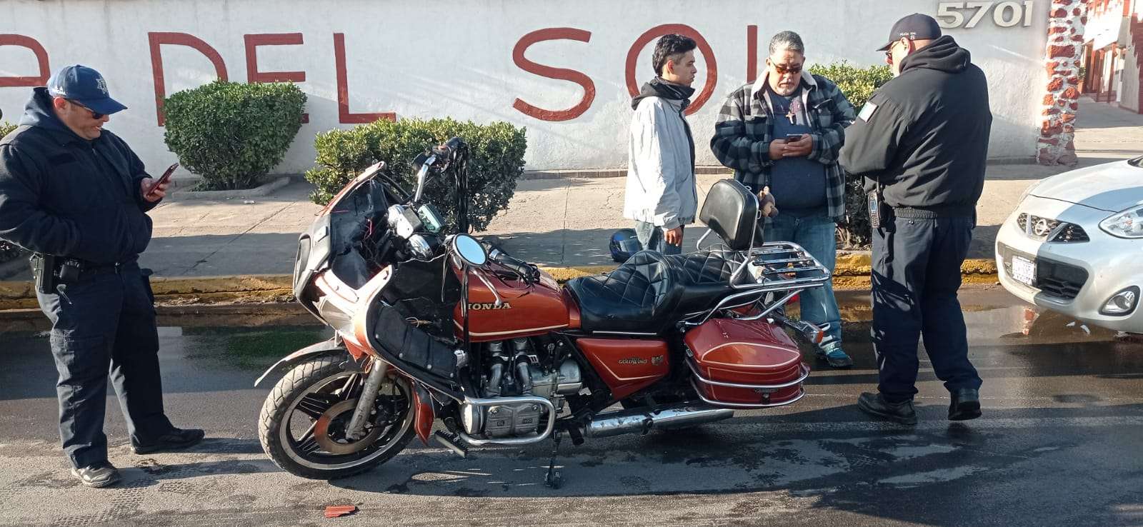 Mujer Lesionada En Motocicleta Al Hospital El Bordo