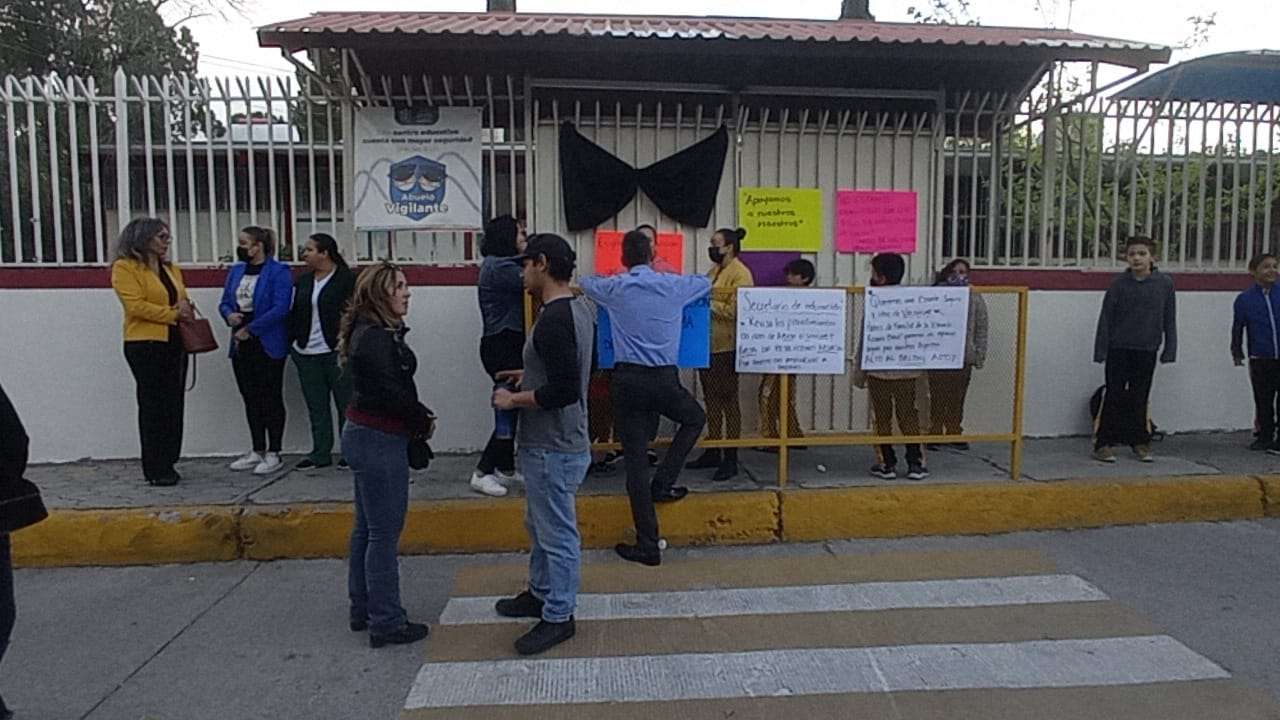 Protestan Padres De Familia En Primaria Rosaura Bravo Por Casos De