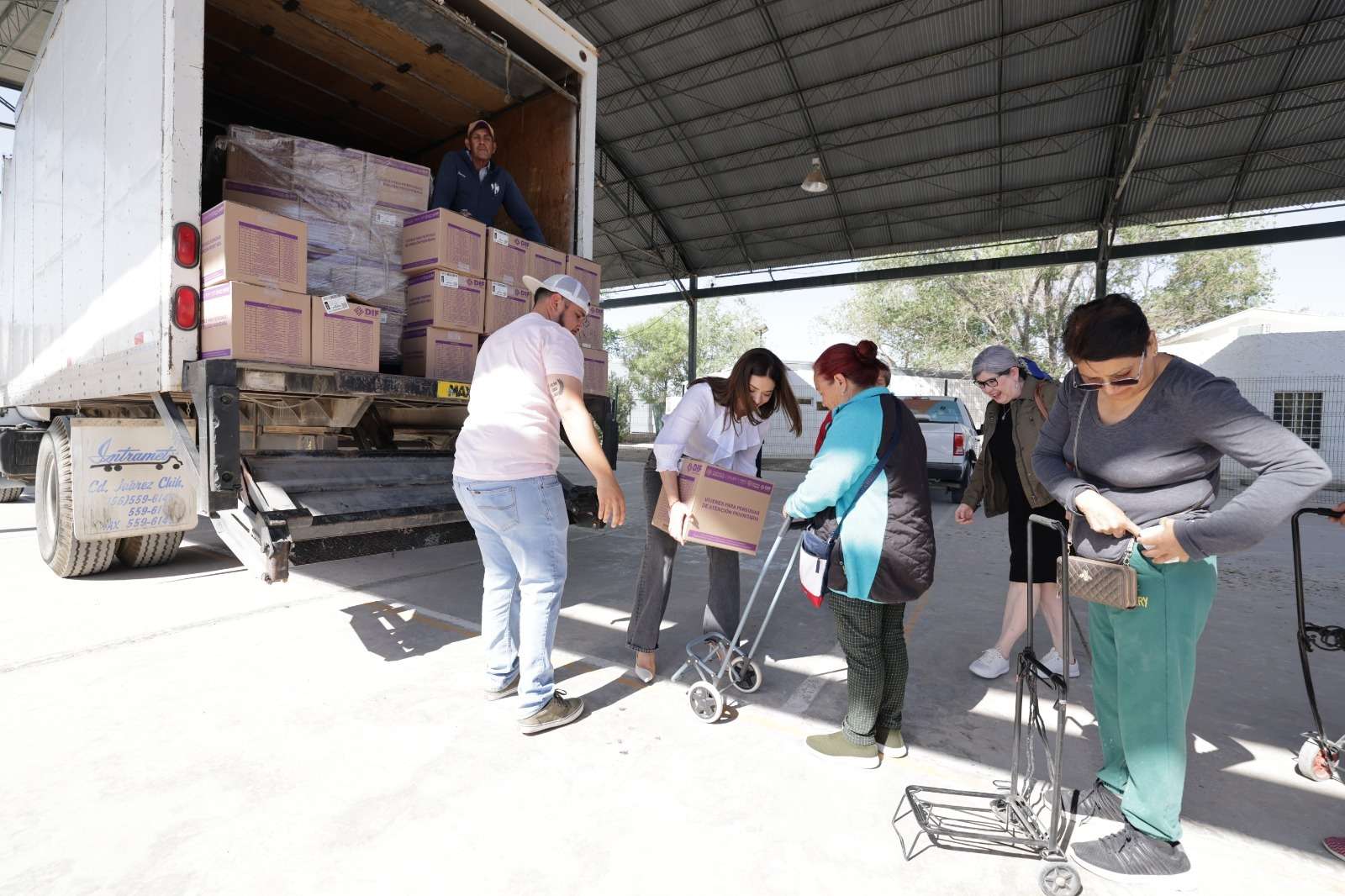 Entrega Dif Municipal Apoyos Alimentarios En Kil Metro El Bordo