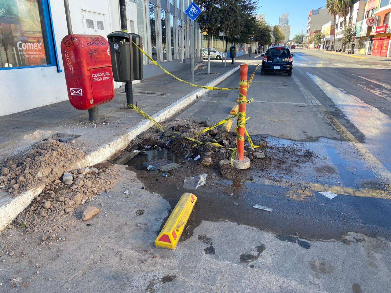 Desperdicia Fuga Sin Reparar Miles De Litros De Agua En La Avenida