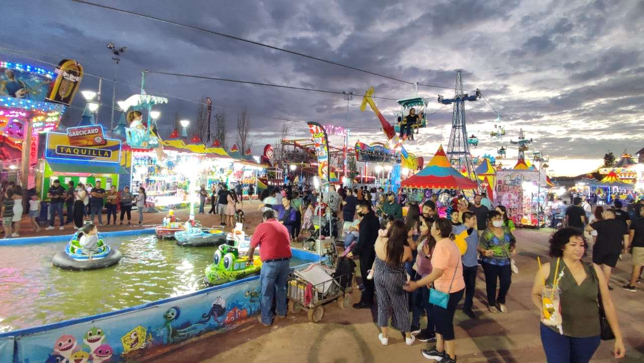 Aprovechan visitantes a la Feria Juárez el buen clima y juegos gratis ...