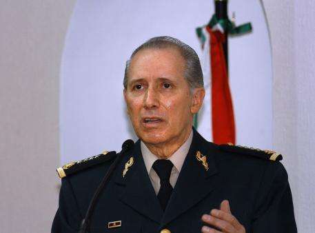 Muere el General Clemente Vega García, Secretario de la Defensa con Fox