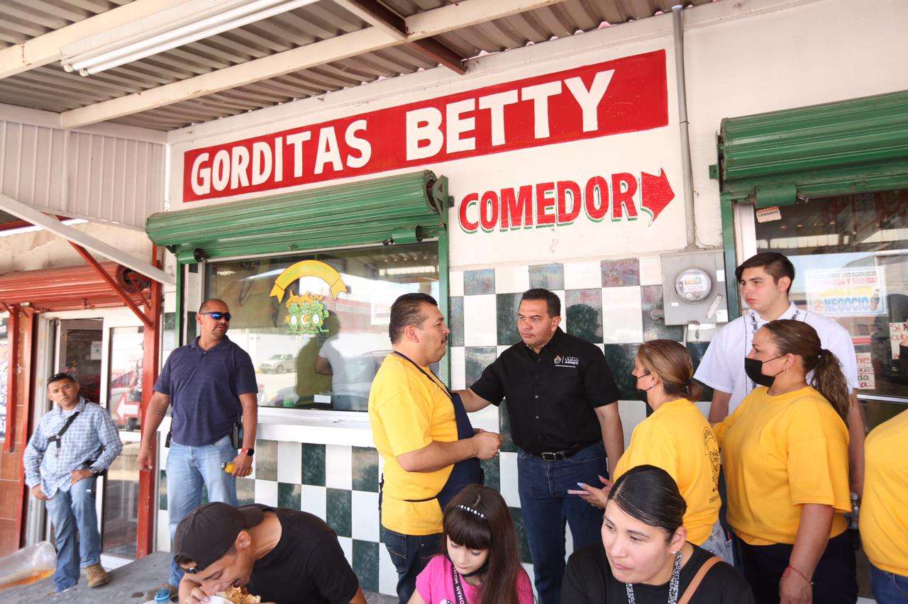 Visita el alcalde Pérez Cuéllar el negocio Gorditas Betty | El Bordo