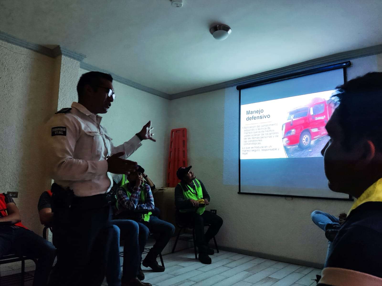 Capacitan en manejo defensivo a conductores de transporte de carga | El ...