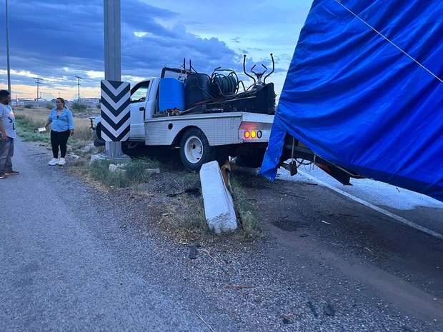 Lo sacan de la carretera y choca vs muro de contención en el Acceso ...