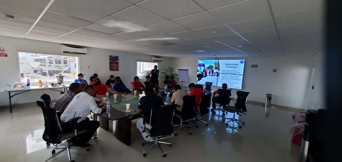 Capacita seguridad vial en materia de manejo defensivo a choferes de ...