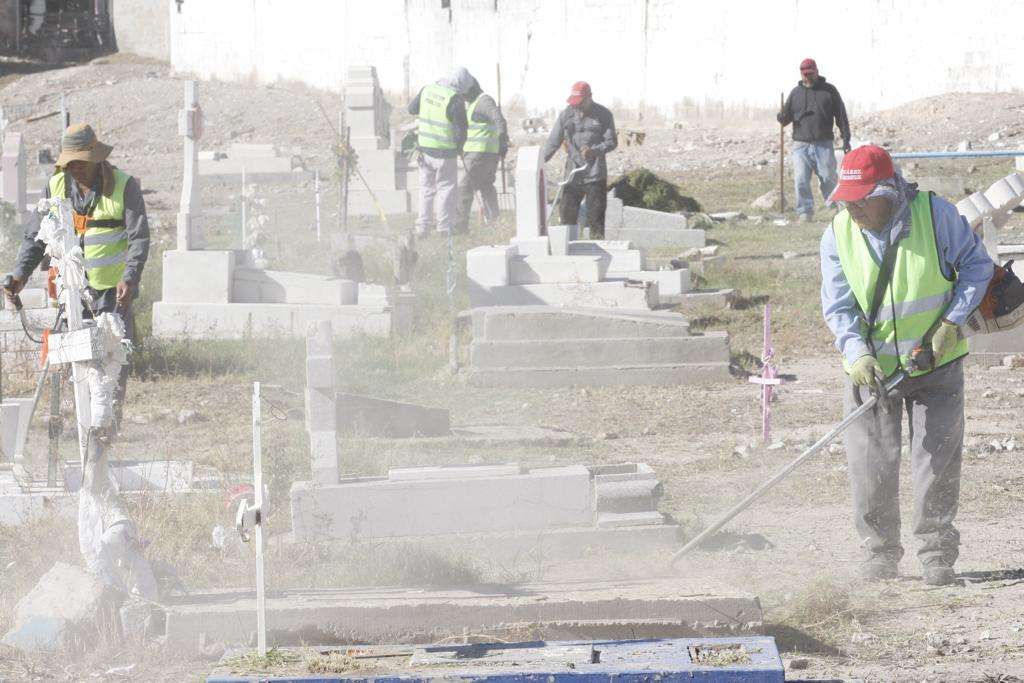 Inician arreglos en panteones por el Día de Muertos | El Bordo
