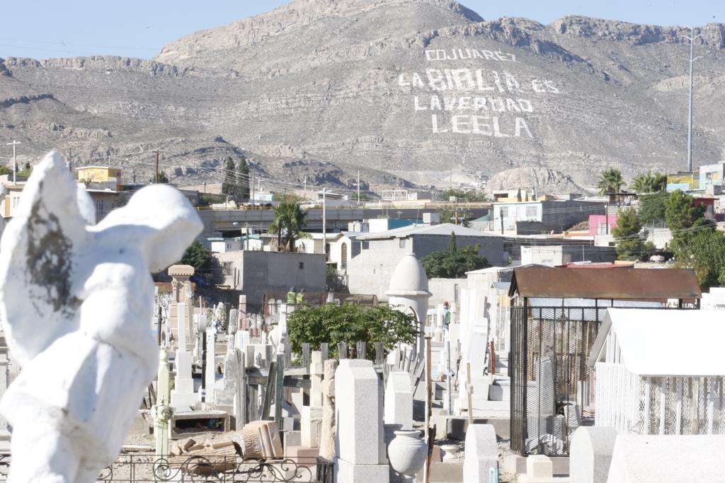 Inician arreglos en panteones por el Día de Muertos | El Bordo