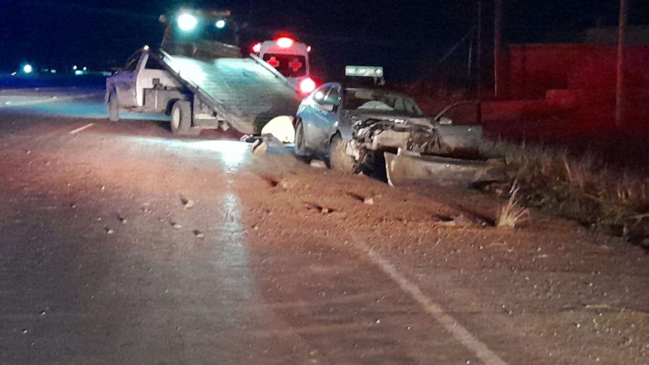 Choca y se sale del camino en la carretera a Anáhuac | El Bordo
