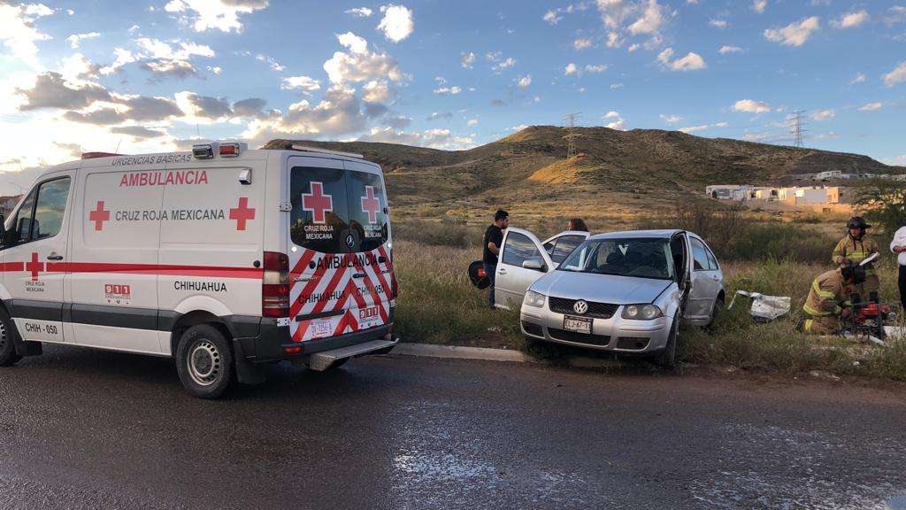 Choca y derriba un poste; sufre lesiones de consideración | El Bordo