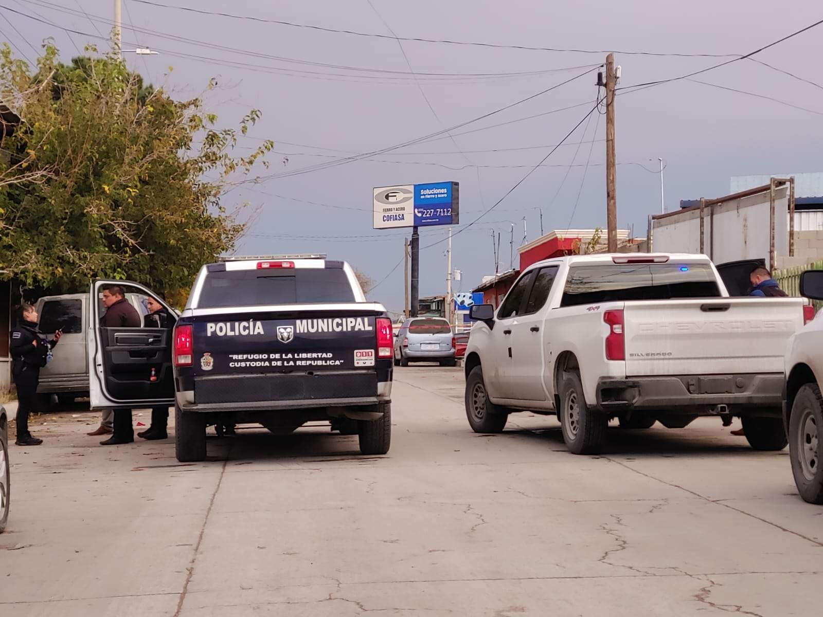 Llegan sicarios en dos autos y le disparan a hombre | El Bordo