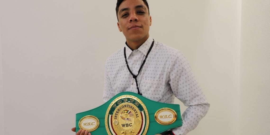 Conquista campeonato mundial de boxeo alumno de UACJ
