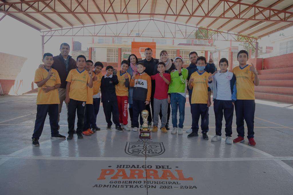 Rehabilitan cancha de la escuela Ángel Trías