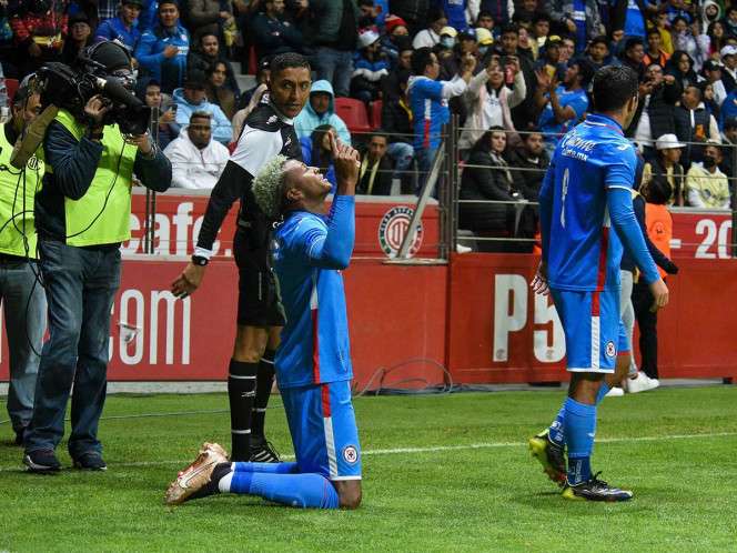 Cruz Azul vence 2-1 al América, va a la final de Copa Sky