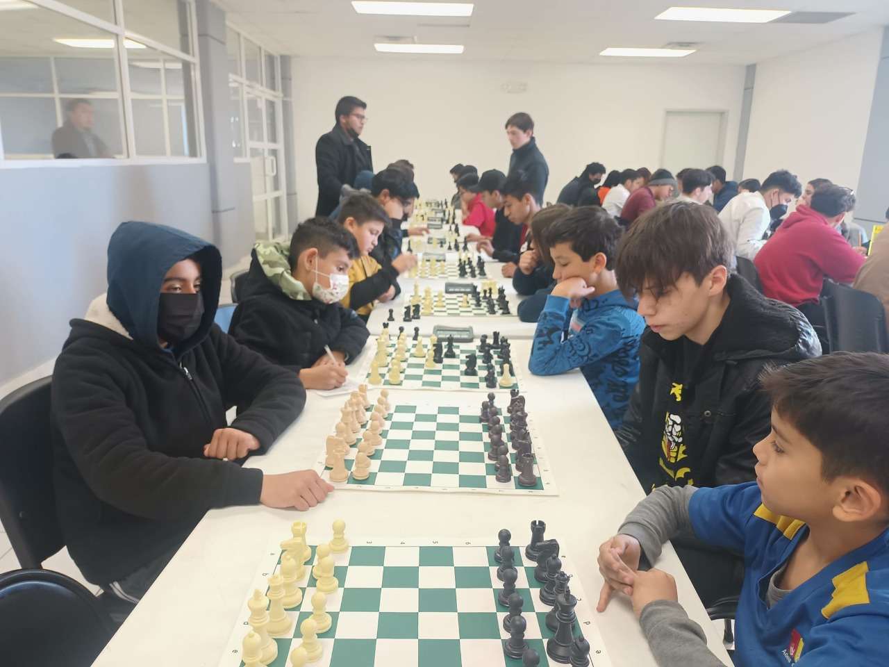 Participan 40 juarenses en torneo de ajedrez | El Bordo