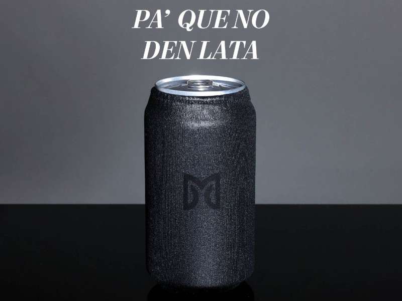 Lanza Martha Debayle calcetines para lata