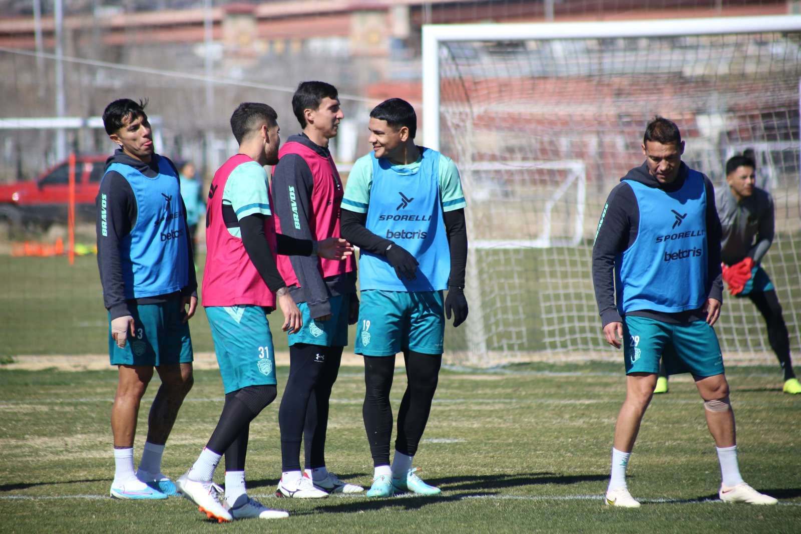 Alistan todo para el Bravos vs Chivas; aquí los convocados El Bordo