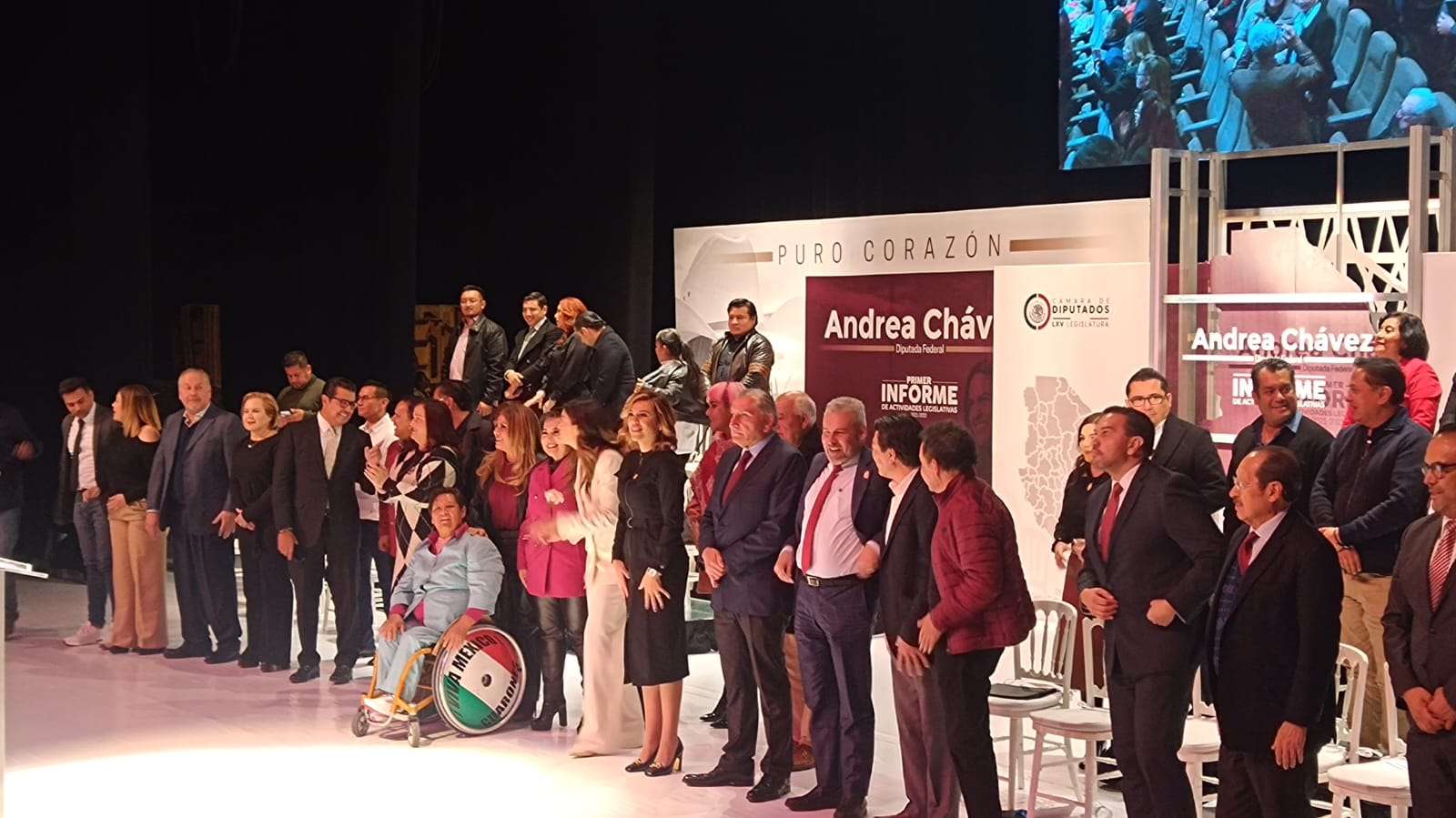 Estas personalidades acudieron al primer informe de Andrea Chávez