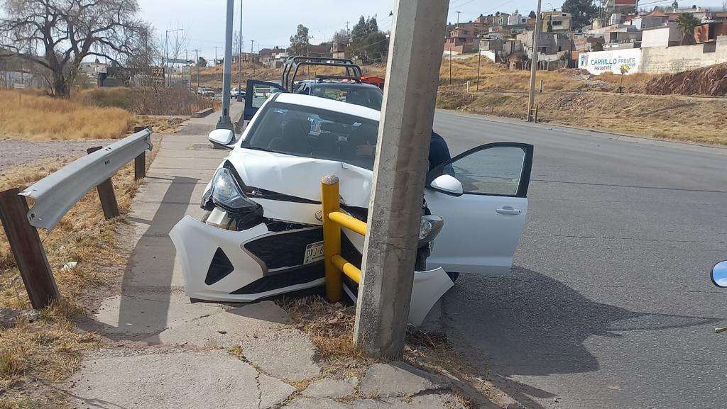 Pierde control del volante y se estrella | El Bordo