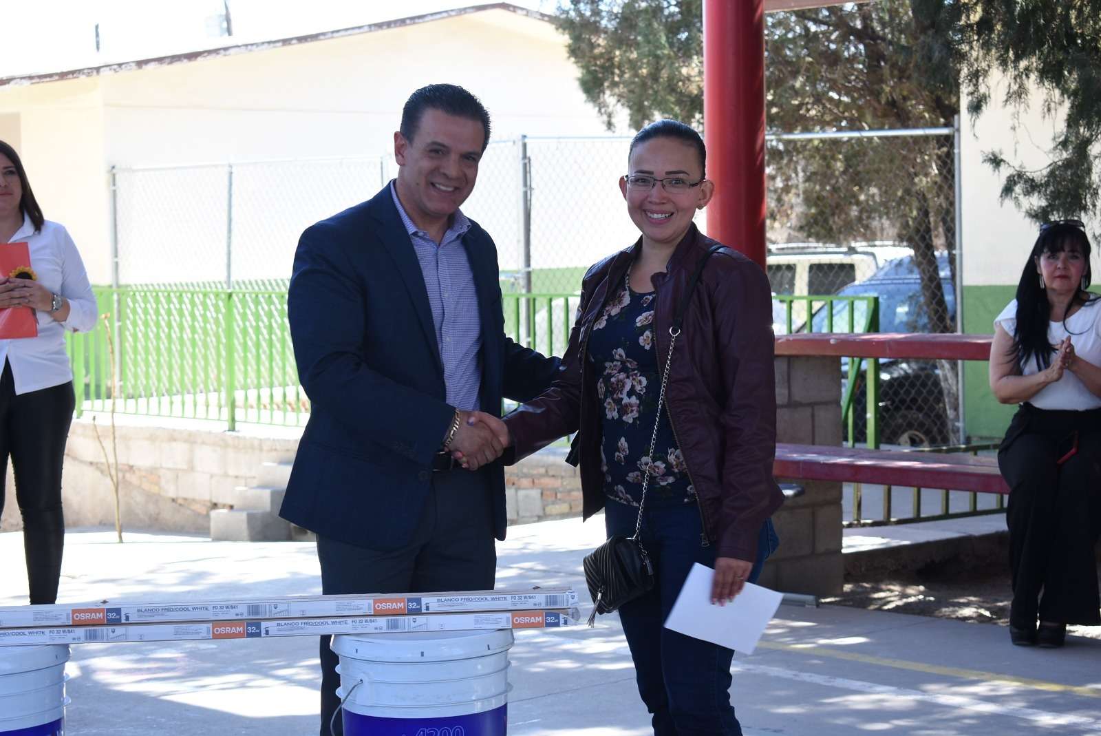 Entrega SEECH materiales para rehabilitar tres escuelas | El Bordo