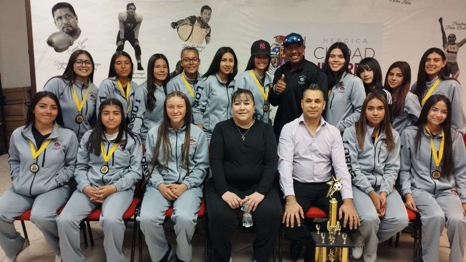 Visitan Instituto del Deporte las Lobas del CBTIS 114