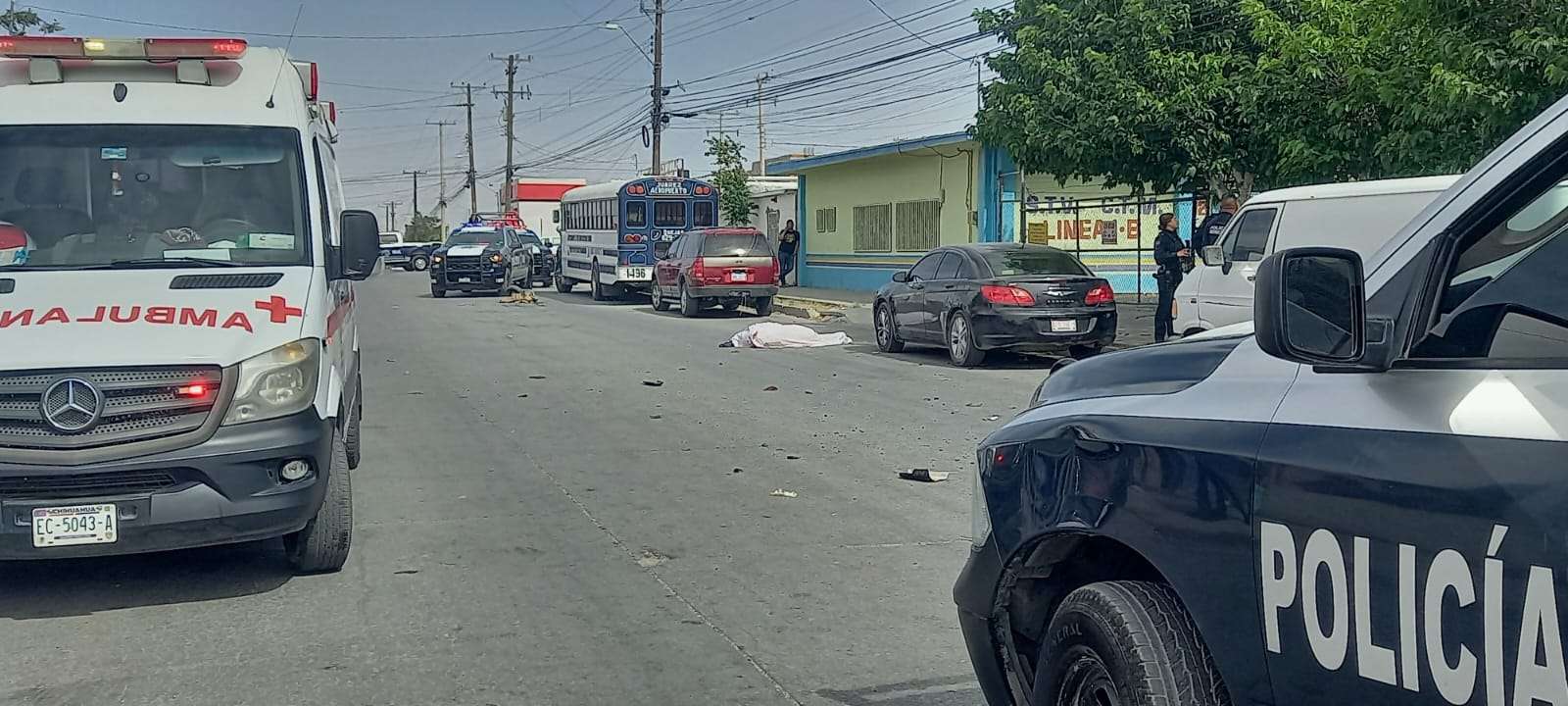 Roba auto, choca y mata a motociclista en el Granjero