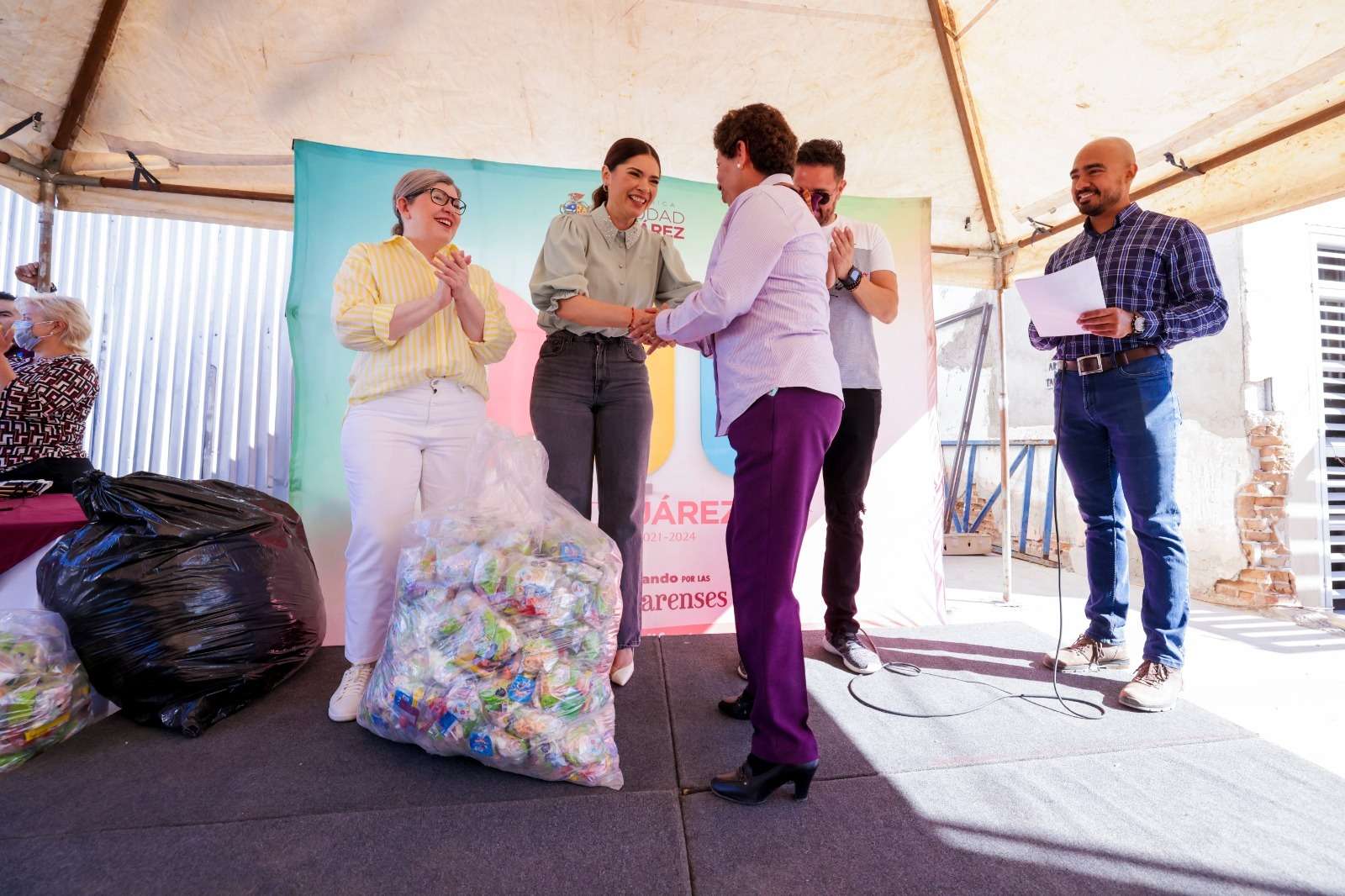 Entregan 60 mil bolsitas de dulces en escuelas 