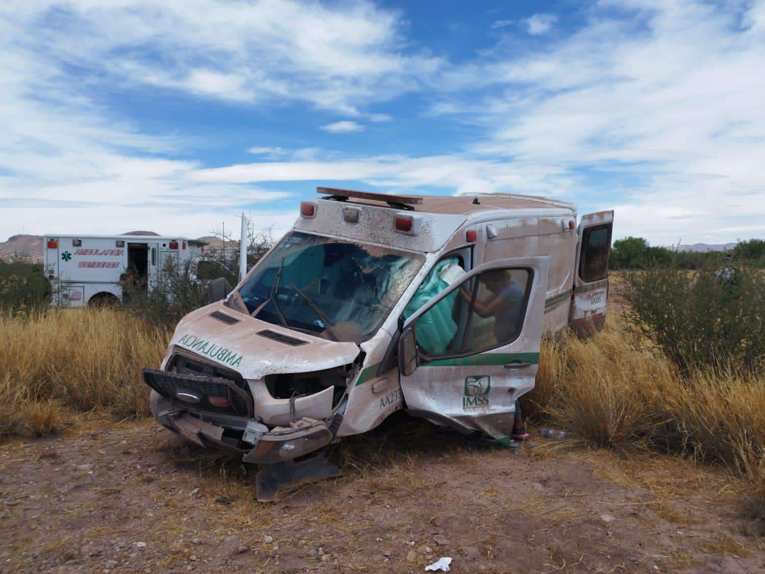 Muere una de las lesionadas tras volcar ambulancia del Imss | El Bordo