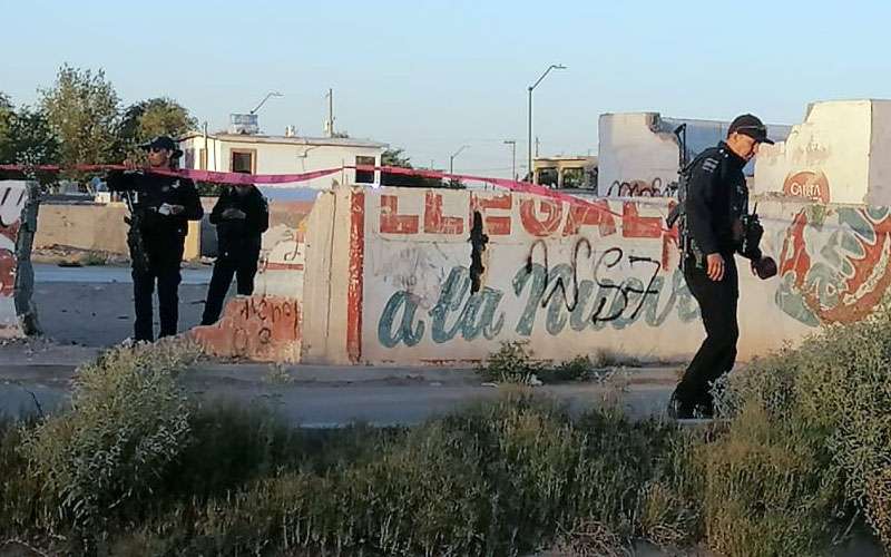 Dejaron en cadáver de menor un listón en cuello y boca y pisada en la espalda