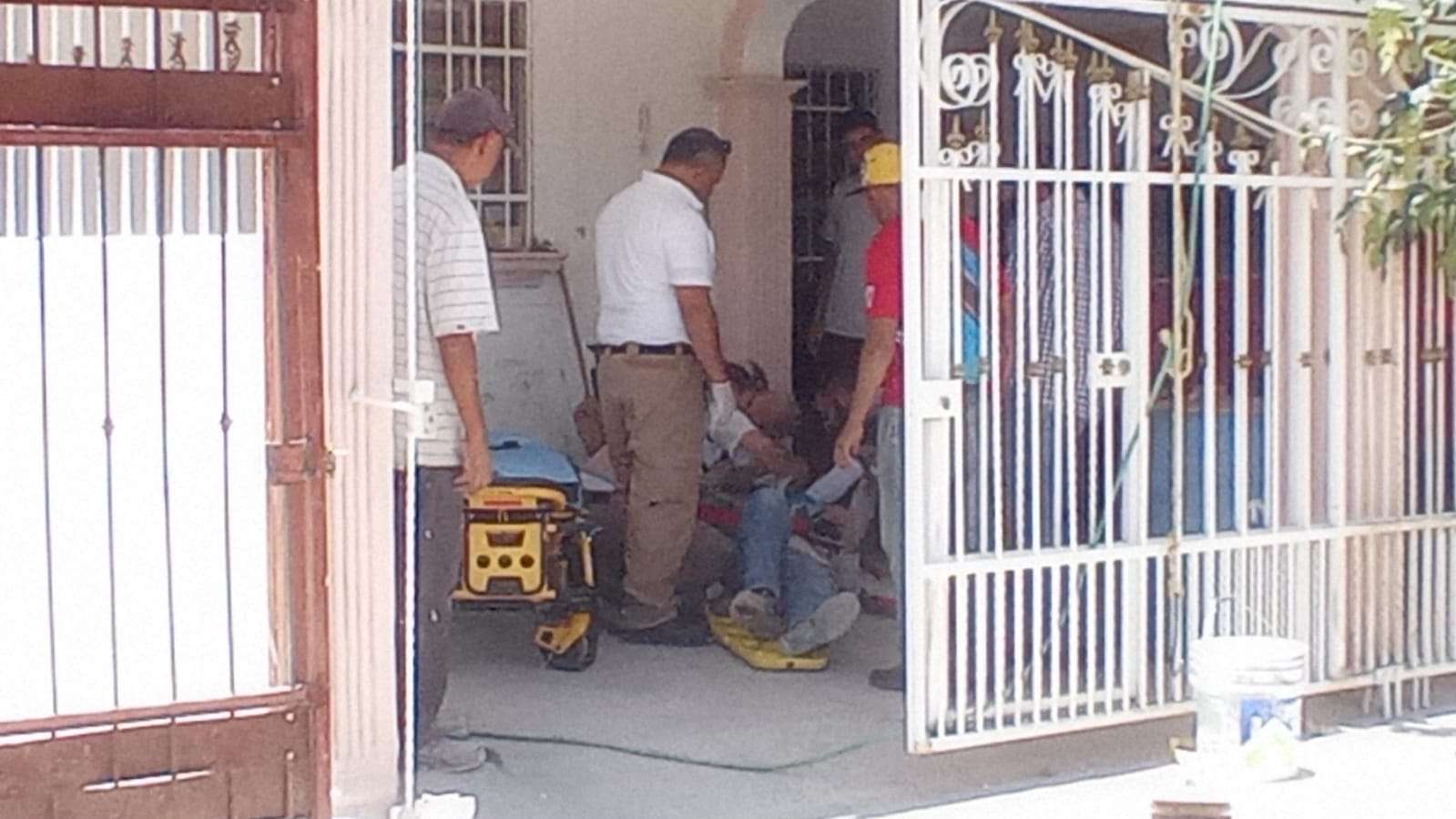 Sufre fractura en el cráneo al caer de 6 metros en una construcción ...