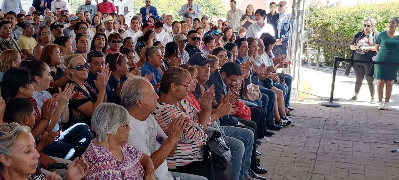 Entrega Jcas tinacos a escuelas y particulares | El Bordo