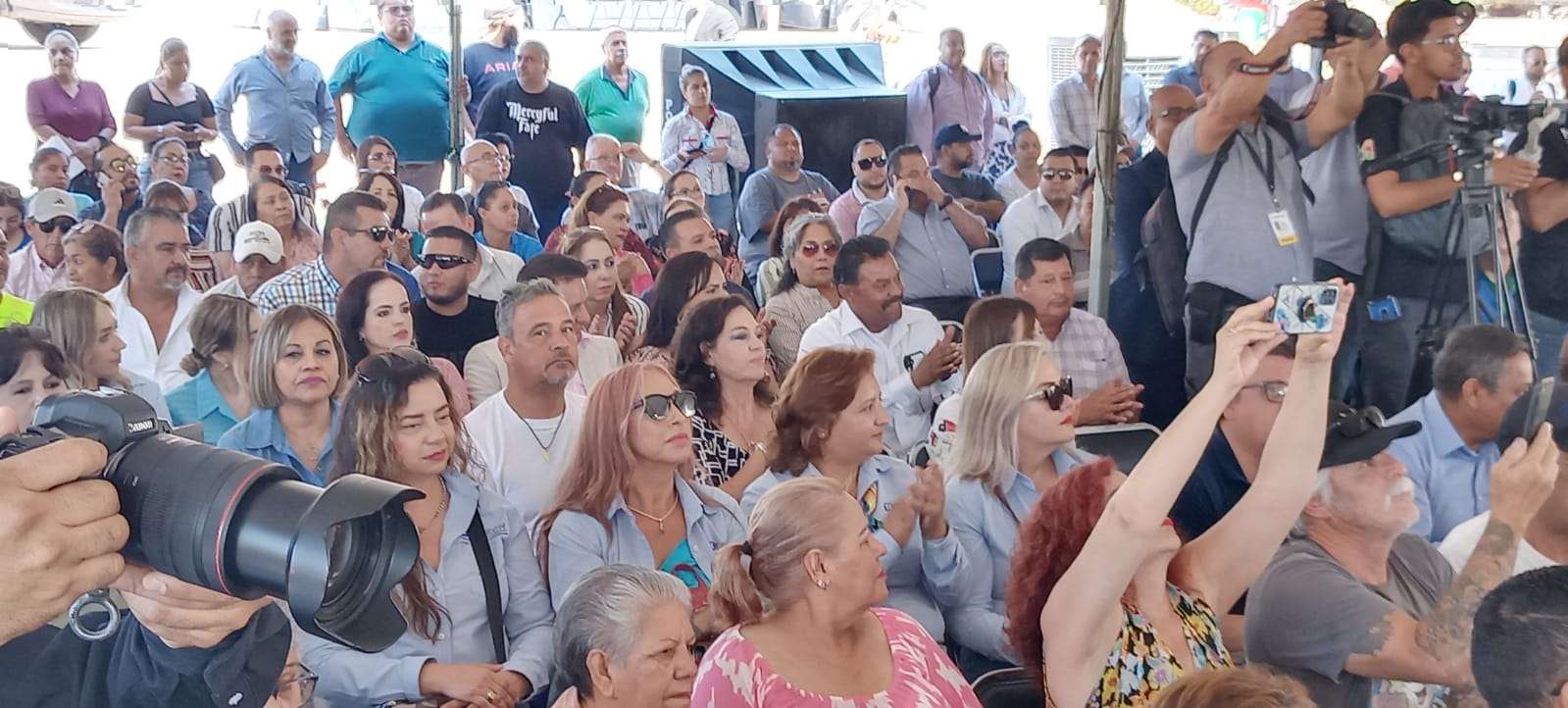 Entrega Jcas tinacos a escuelas y particulares | El Bordo