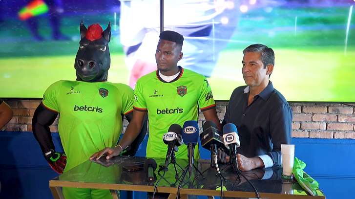 Presentan a Moisés Mosquera como nuevo jugador de Bravos