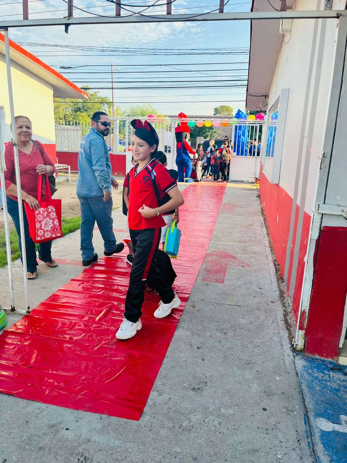 Vuelven a las aulas más de 300 mil estudiantes | El Bordo