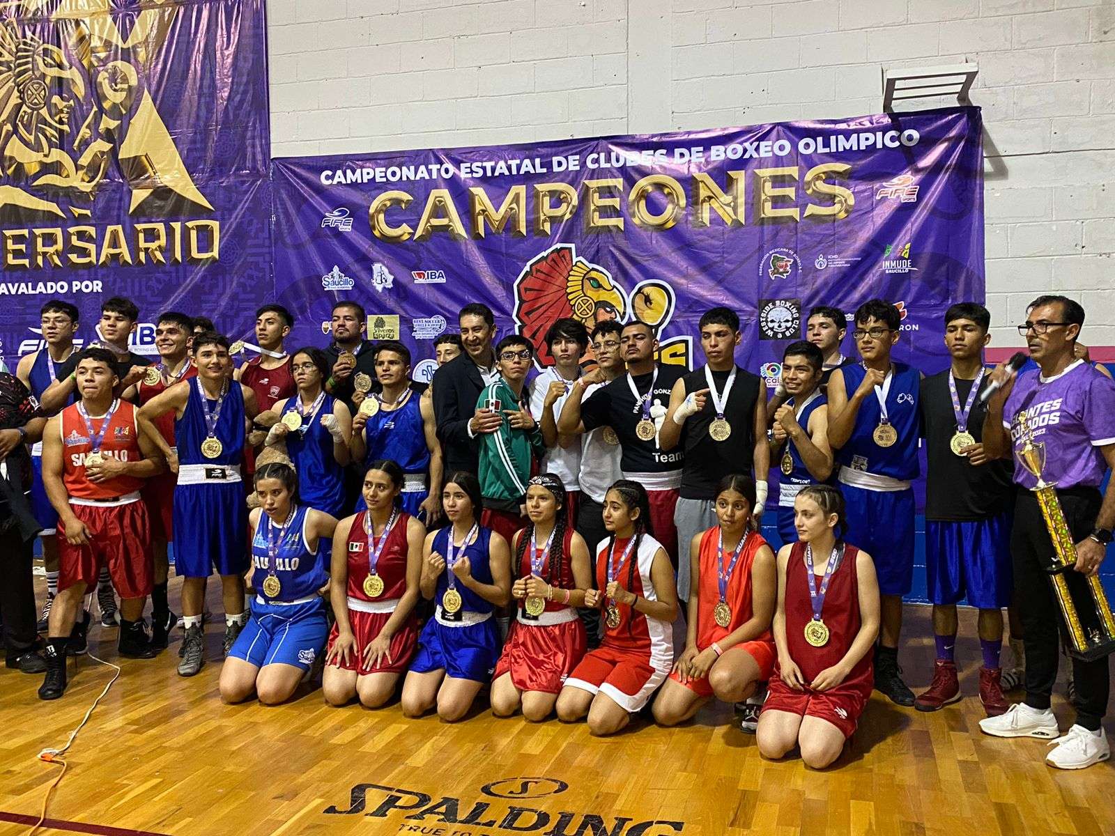 Felicita América García a boxeadores por torneo Guantes Dorados 2023