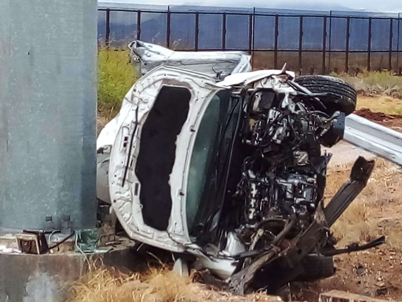 Muere conductora tras volcar y chocar en carretera Anapra a San ...