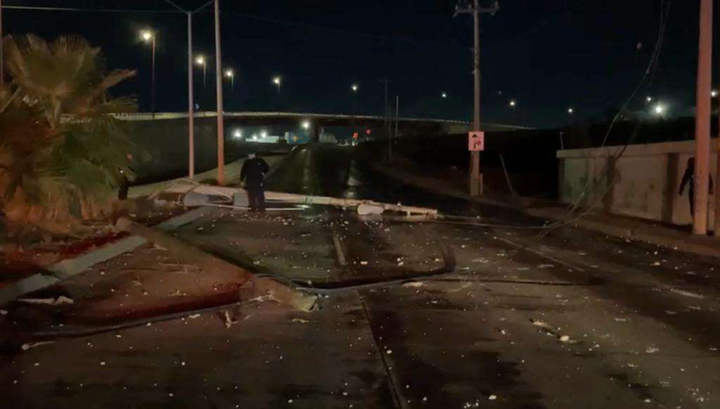 Choca contra postes y abandona camioneta en el Paseo de la Víctoria ...