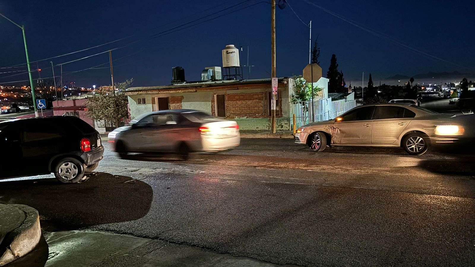 Choca Por Manejar En Exceso De Velocidad En El Perijuv El Bordo