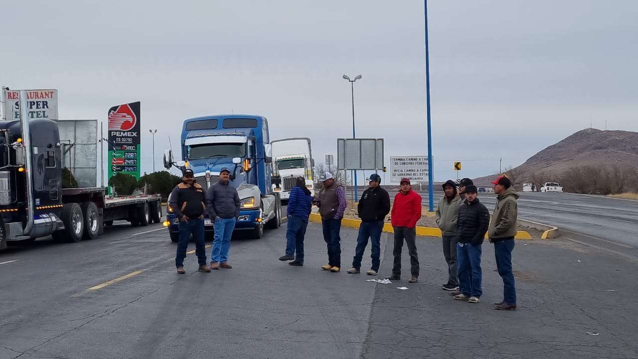 Bloquean transportistas carretera federal 45 en protesta por inseguridad |  El Bordo