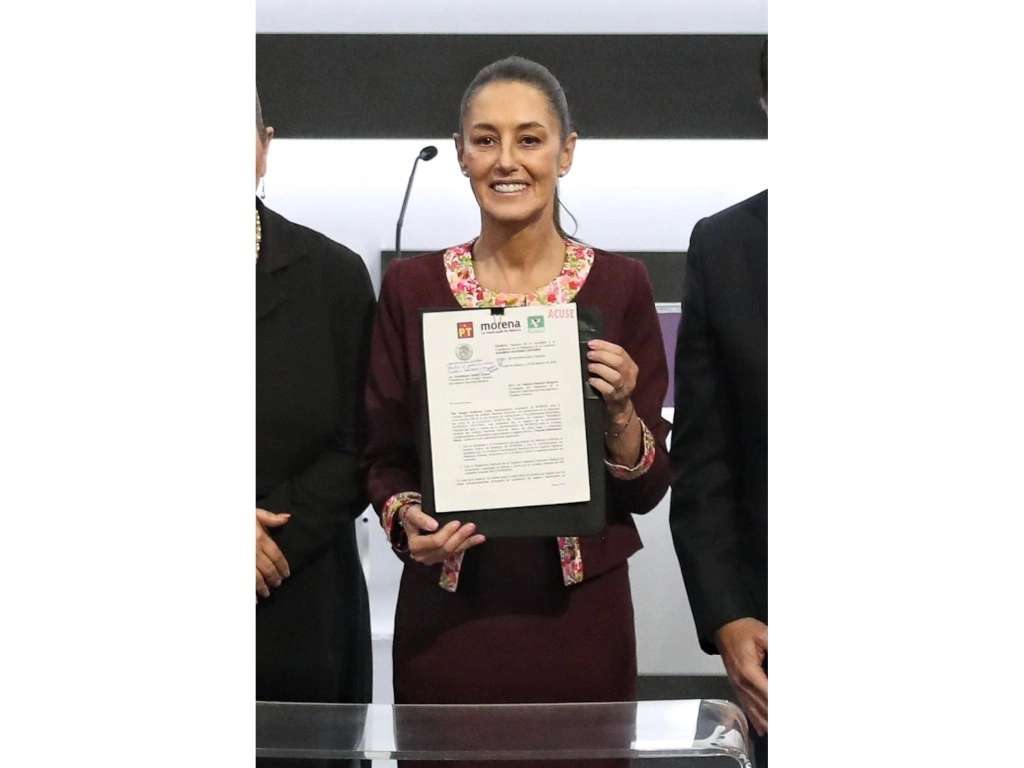 Se registra Sheinbaum ante INE por la Presidencia
