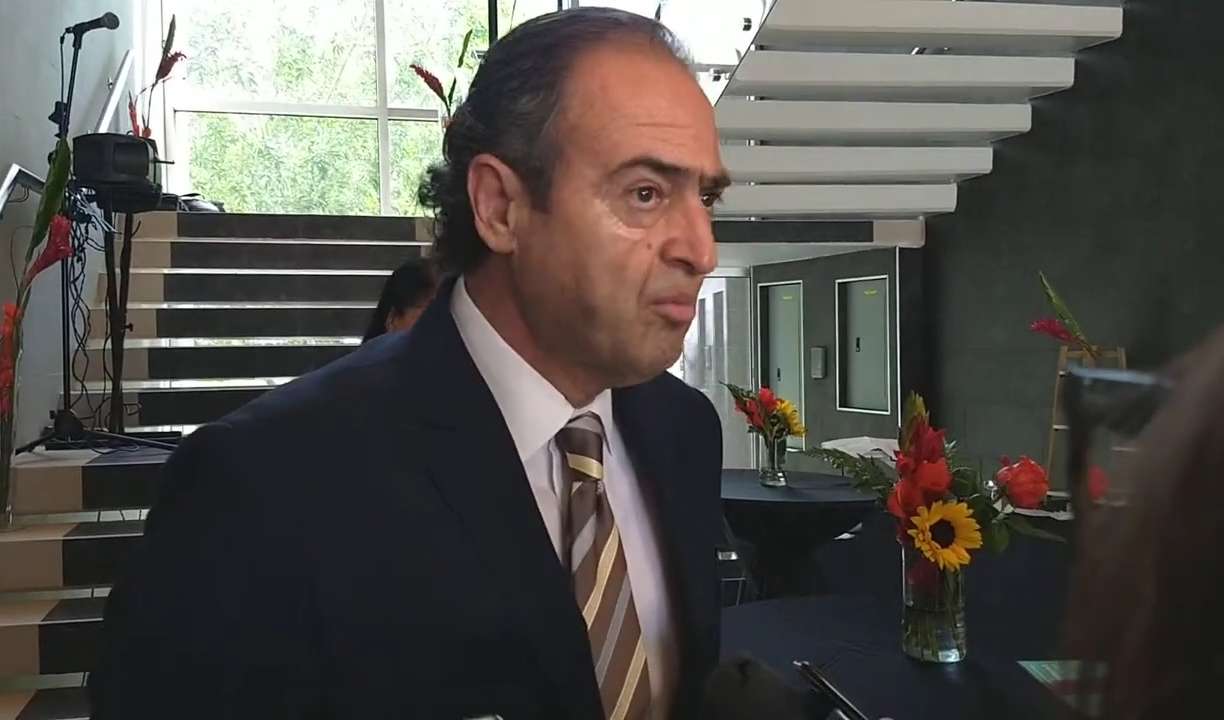 Presenta Cuevas denuncia vs presidente de Canaco; lo atienden de lesión en un ojo