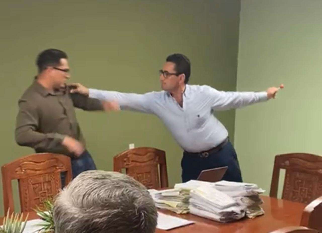 Destituye alcalde de Guadalupe al secretario y acusa de robo en el DIF