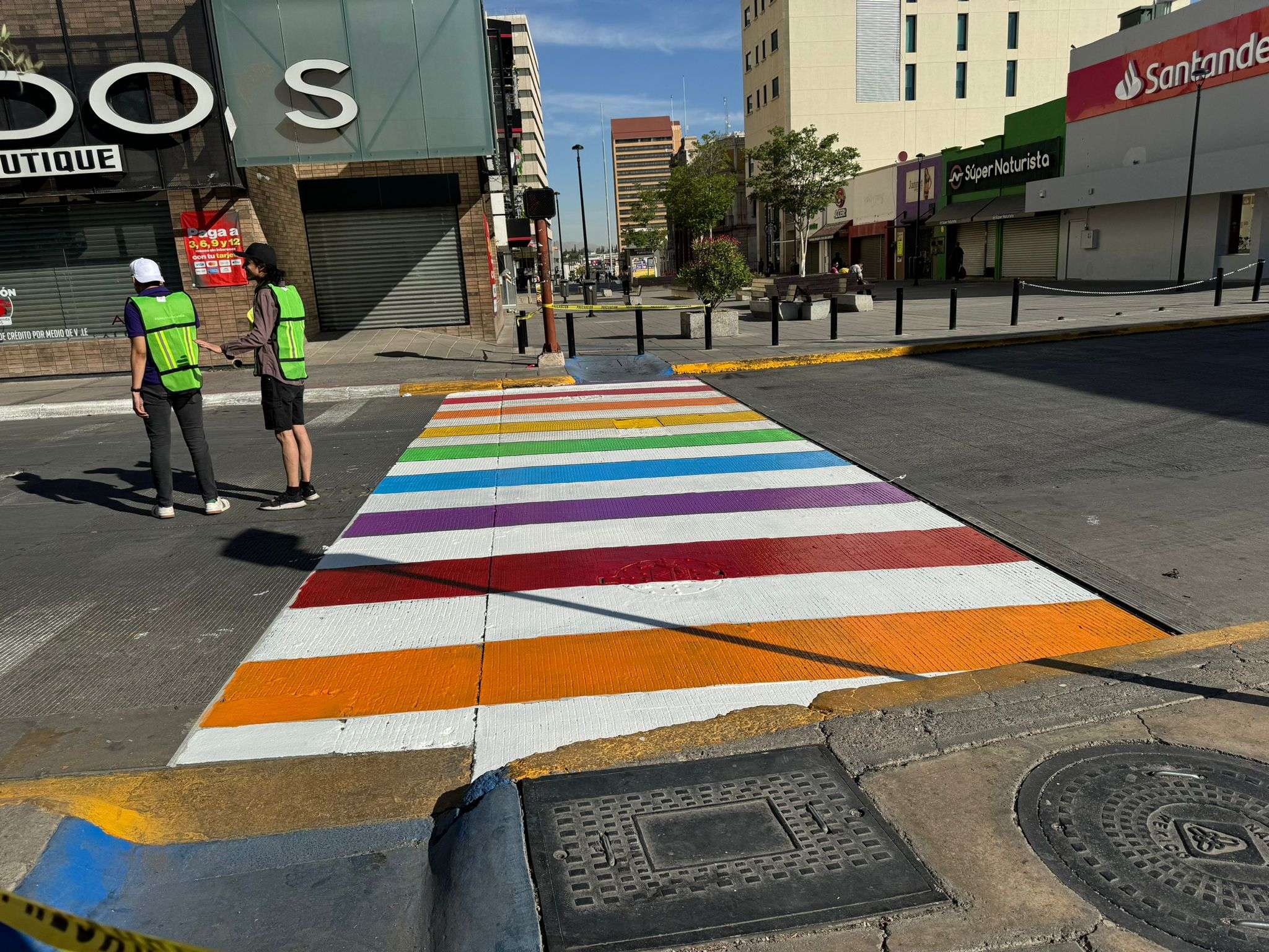 Pintan paso peatonal con los colores de la diversidad sexual | El Bordo