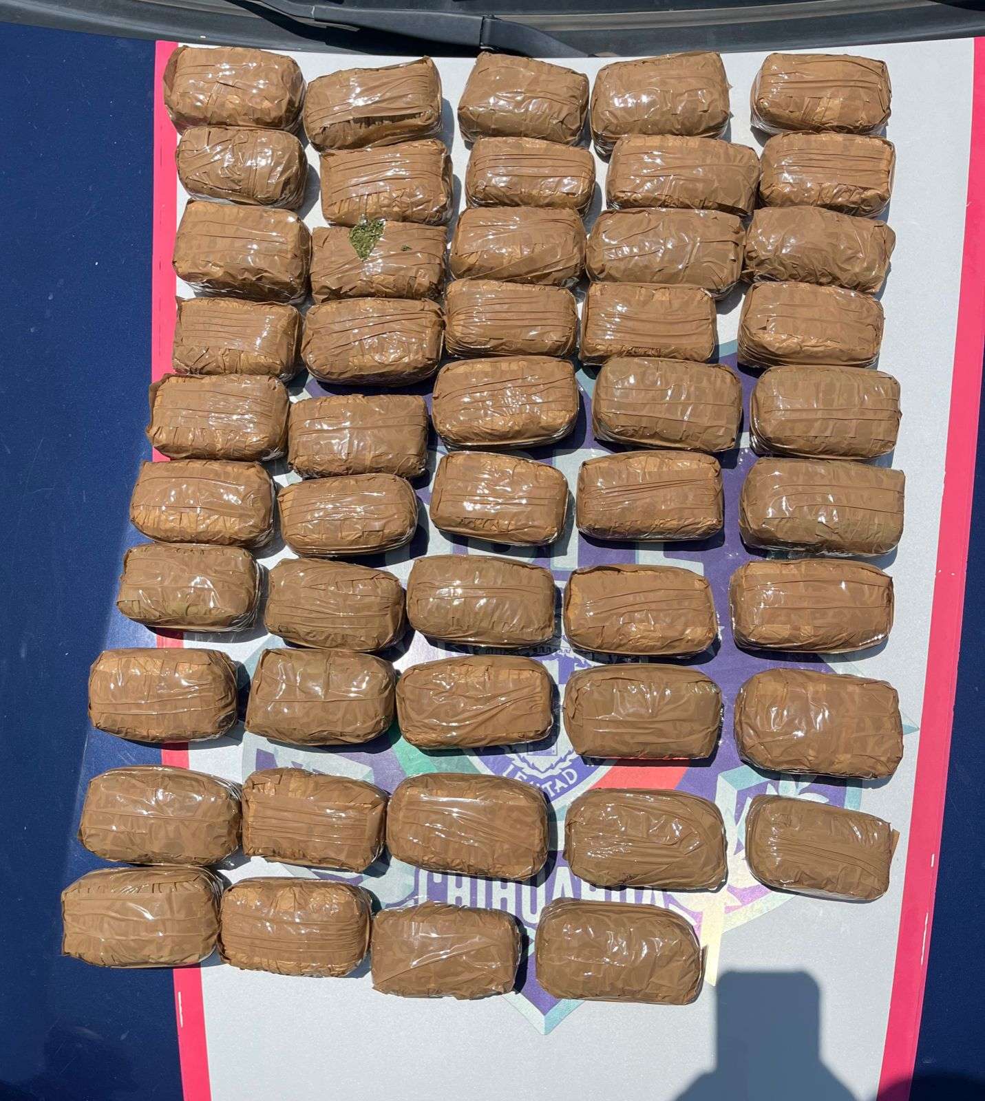 Abandonan costal con marihuana en las Curvas del Perico