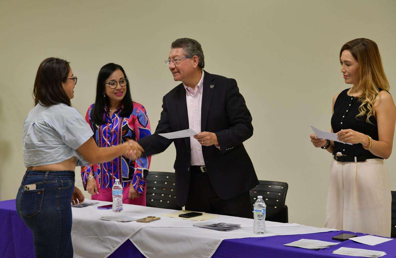 Reciben más de 3 mil niñas y niños becas para Centros de Atencion ...