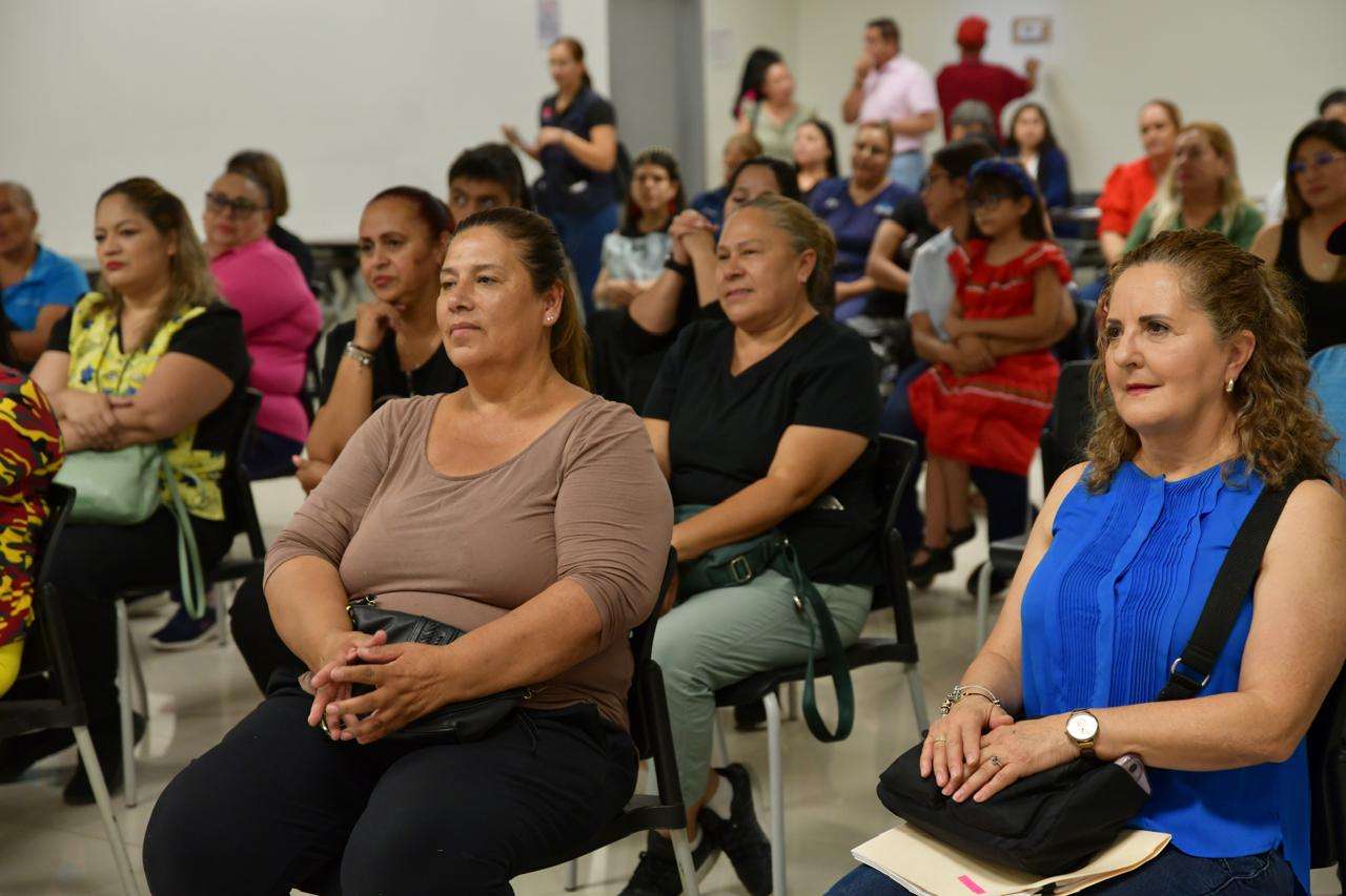 Reciben más de 3 mil niñas y niños becas para Centros de Atencion ...