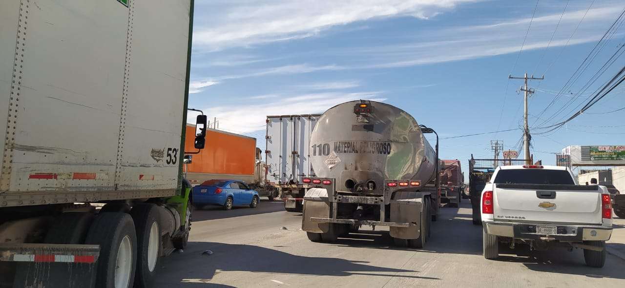 Se incendia tráiler que transportaba megahelice | El Bordo