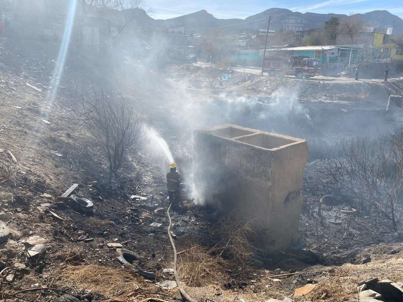 Controlan incendio en arroyo de la colonia Galeana